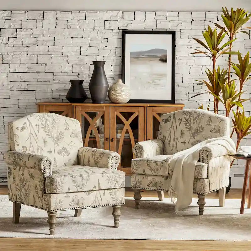 Fauteuil de ferme clouté avec accoudoirs roulés