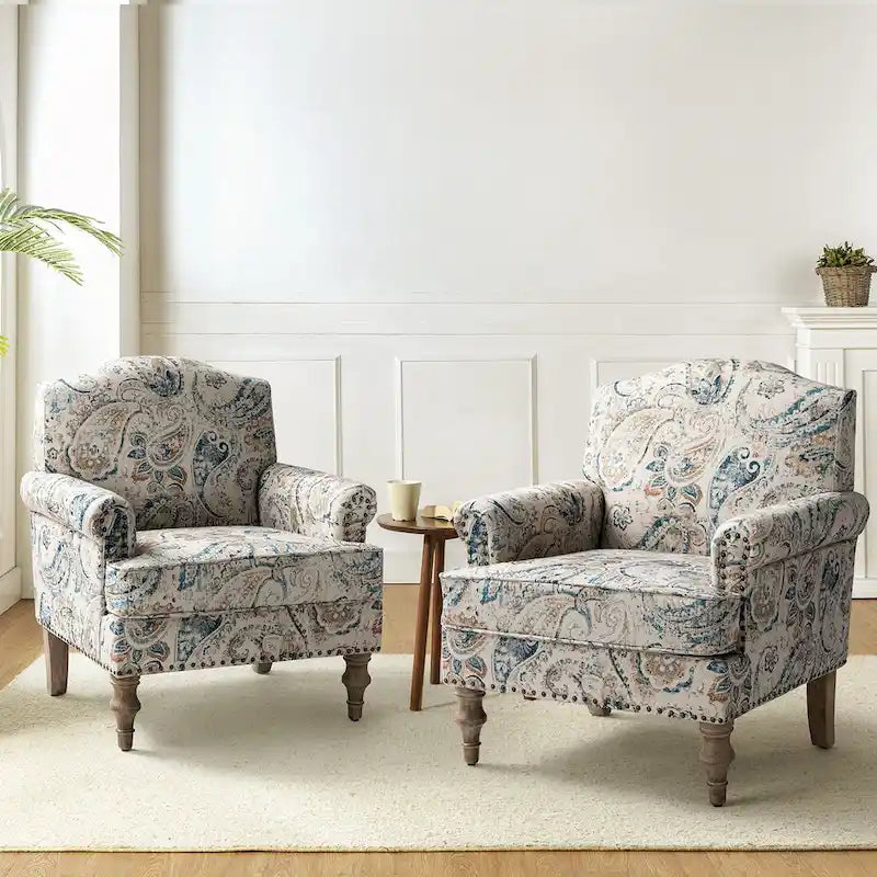 Fauteuil de ferme clouté avec accoudoirs roulés