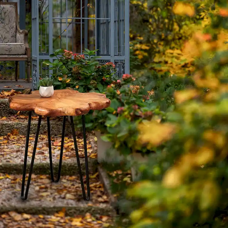 Table basse en bois à bords bruts 4 panneaux avec pieds épingles
