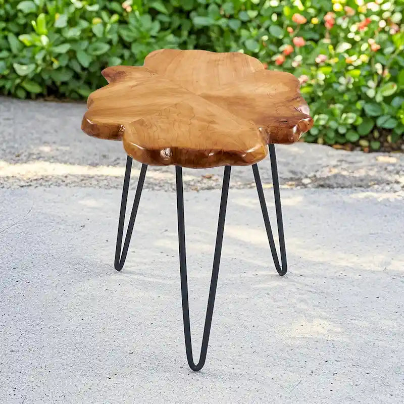 Table basse en bois à bords bruts 4 panneaux avec pieds épingles