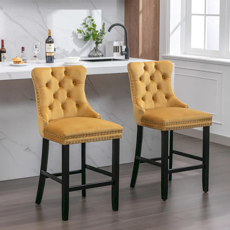 Tabourets de bar en velours capitonnés avec pieds en bois et garniture de clous décoratifs chromés, chaises de bar style décontracté