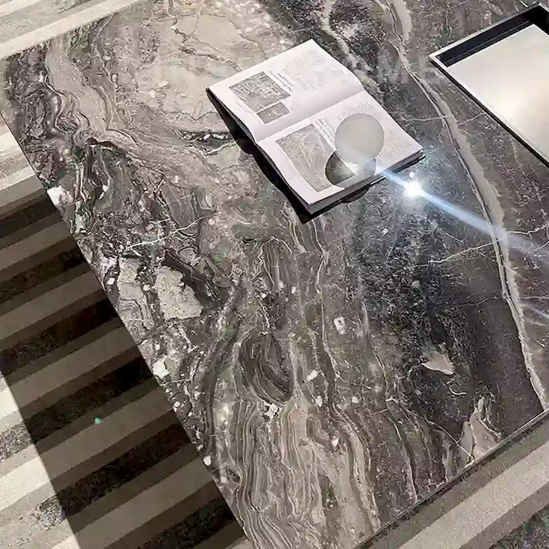 Table basse carrée moderne 42 en faux marbrePlateau en pierre frittée brillante